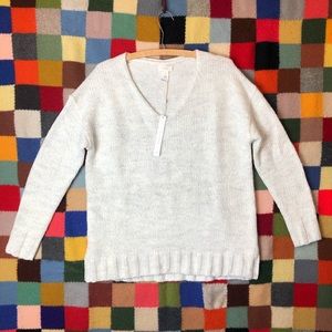 ❗️SOLD❗️Caslon white v neck sweater🐑🏙